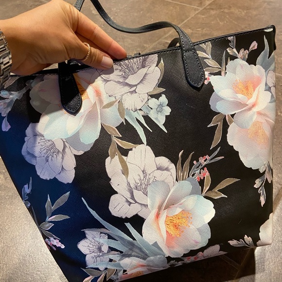 Floral tote with inner removable wallet - Picture 7 of 7